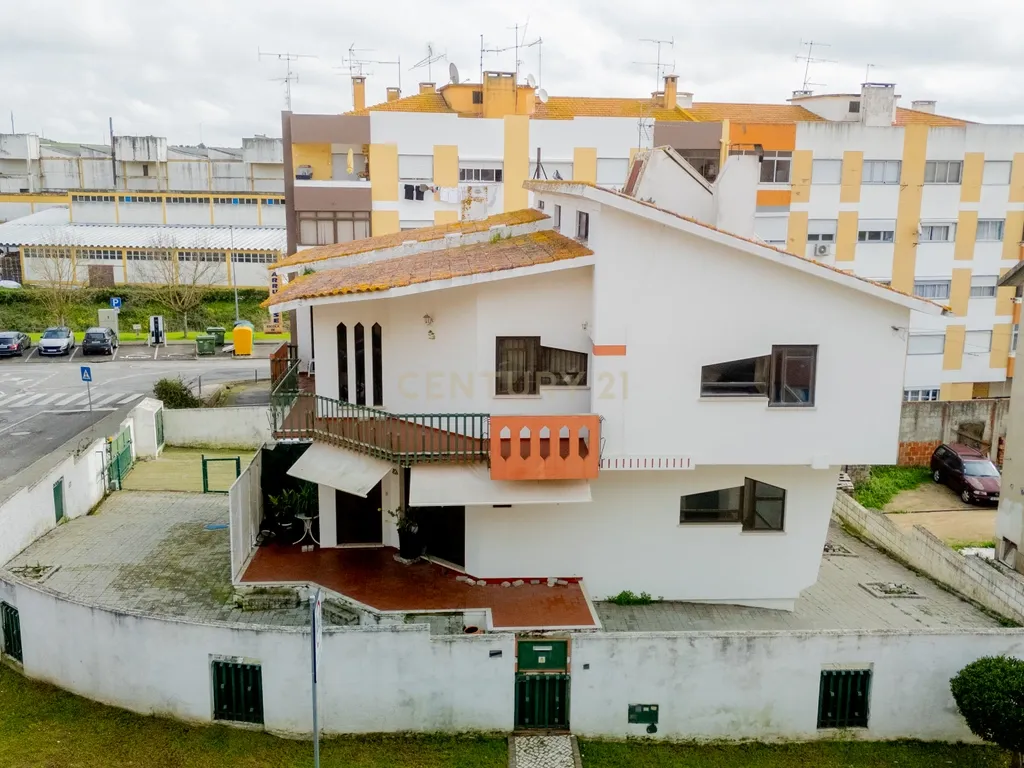 Moradia T3 - No centro de Arruda dos Vinhos - Image 1